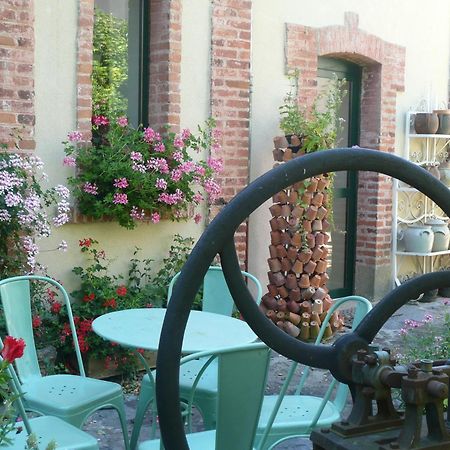 Bed and Breakfast Au Fond De La Cour Veyre-Monton Екстер'єр фото