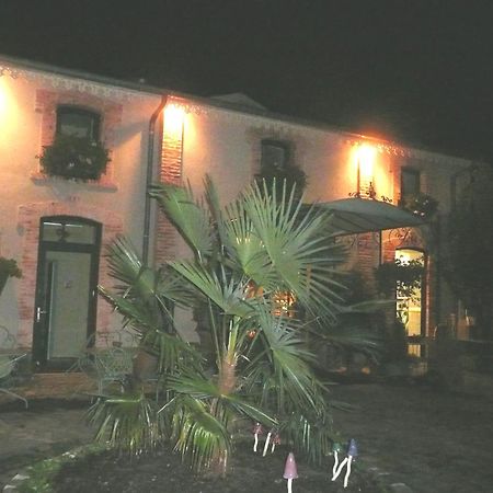 Bed and Breakfast Au Fond De La Cour Veyre-Monton Екстер'єр фото
