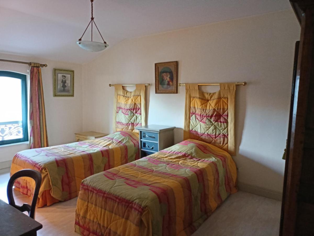 Bed and Breakfast Au Fond De La Cour Veyre-Monton Екстер'єр фото