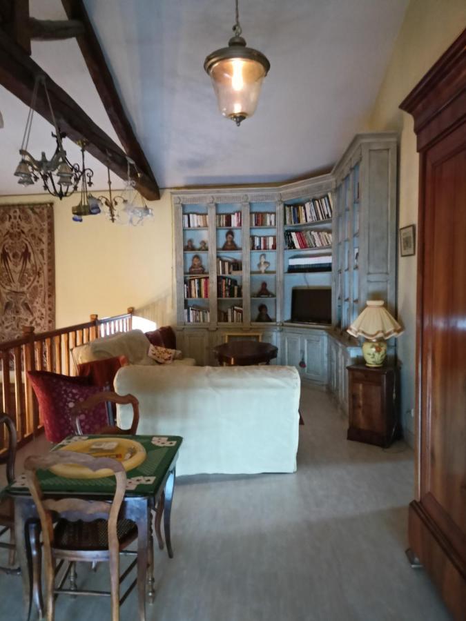 Bed and Breakfast Au Fond De La Cour Veyre-Monton Екстер'єр фото