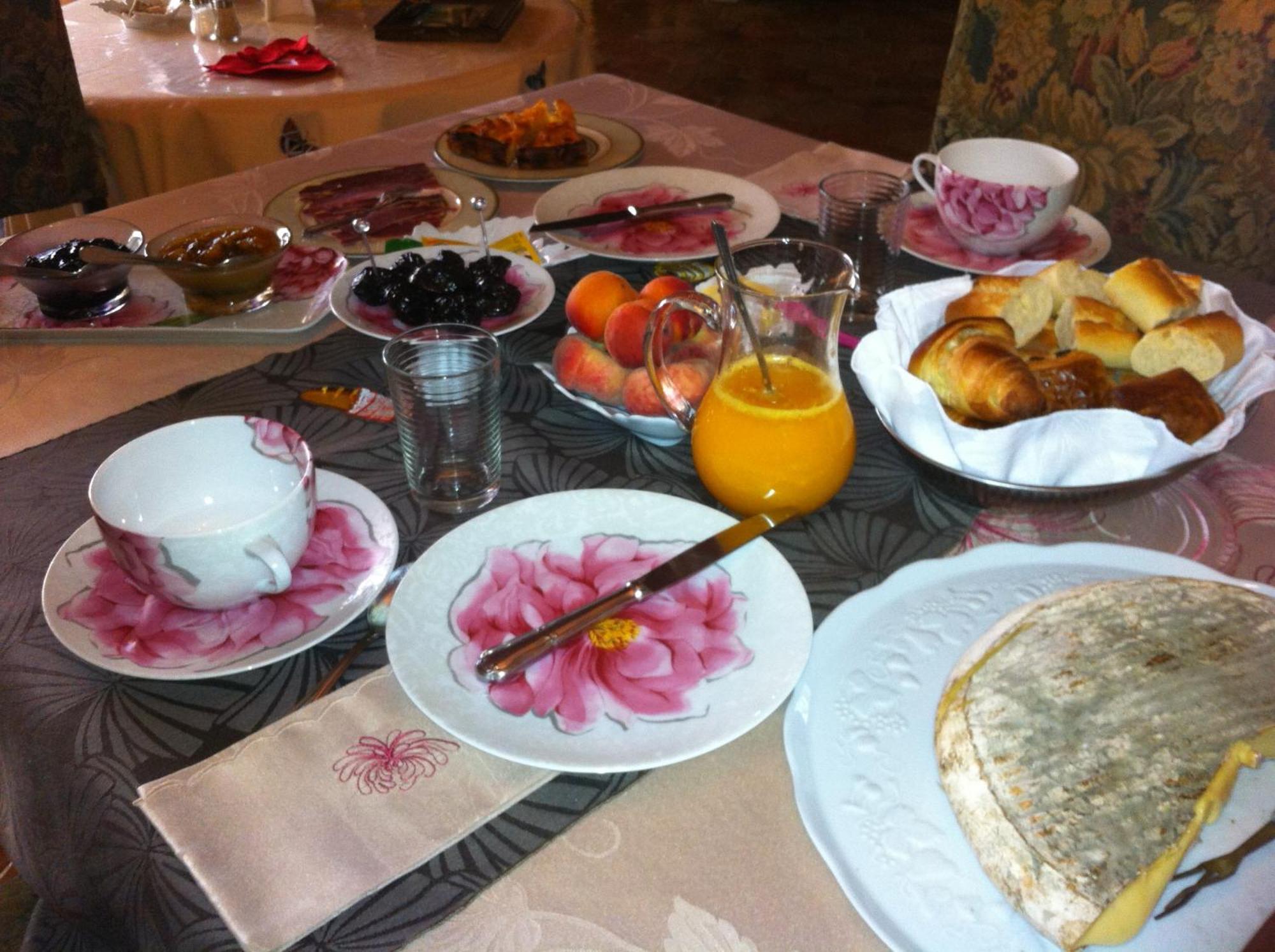 Bed and Breakfast Au Fond De La Cour Veyre-Monton Екстер'єр фото