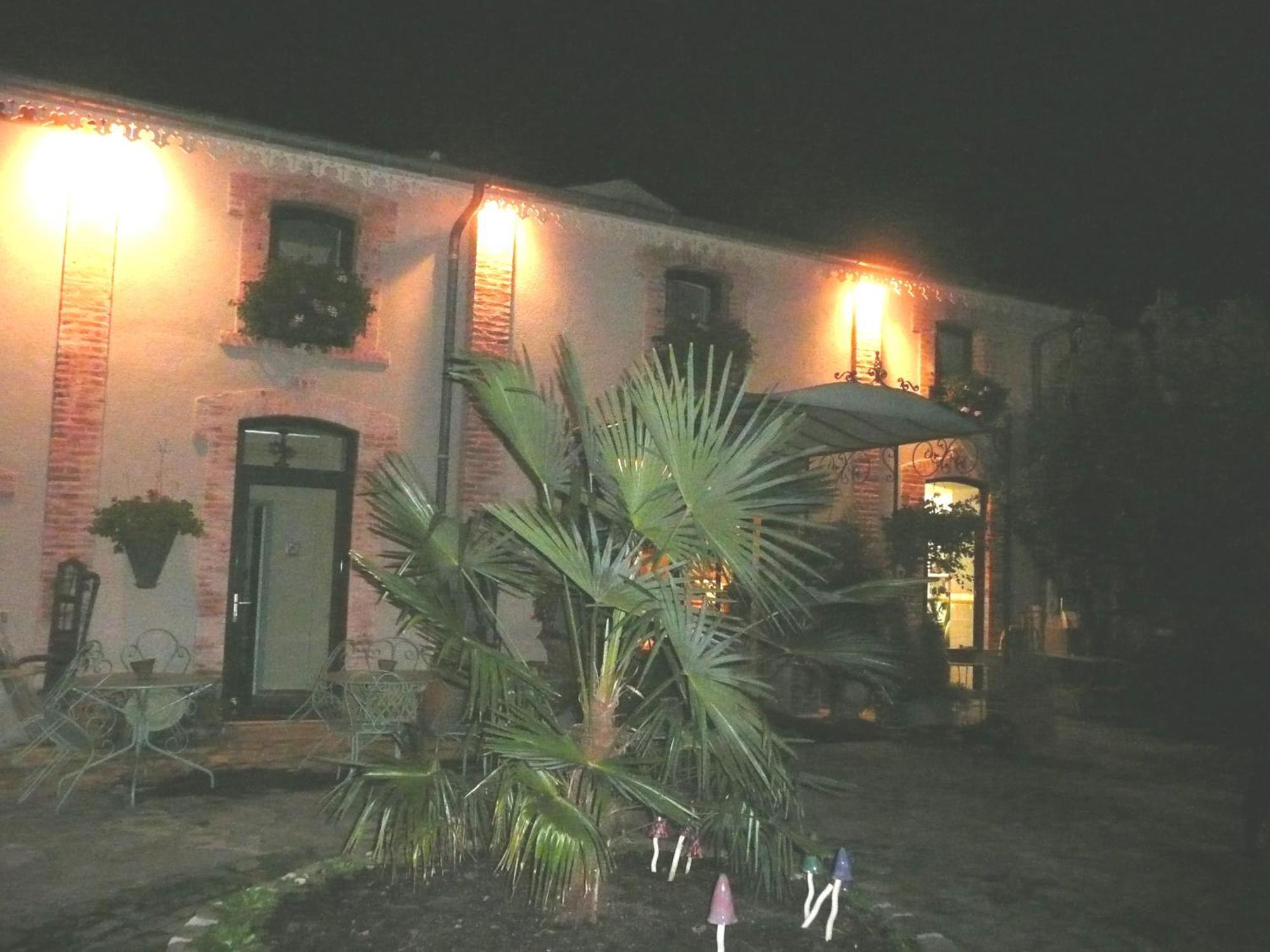Bed and Breakfast Au Fond De La Cour Veyre-Monton Екстер'єр фото