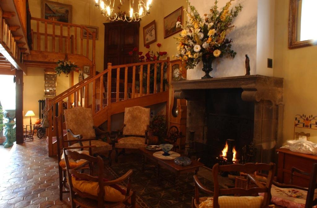 Bed and Breakfast Au Fond De La Cour Veyre-Monton Екстер'єр фото