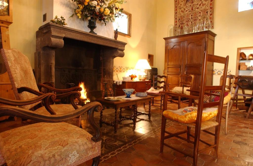 Bed and Breakfast Au Fond De La Cour Veyre-Monton Екстер'єр фото