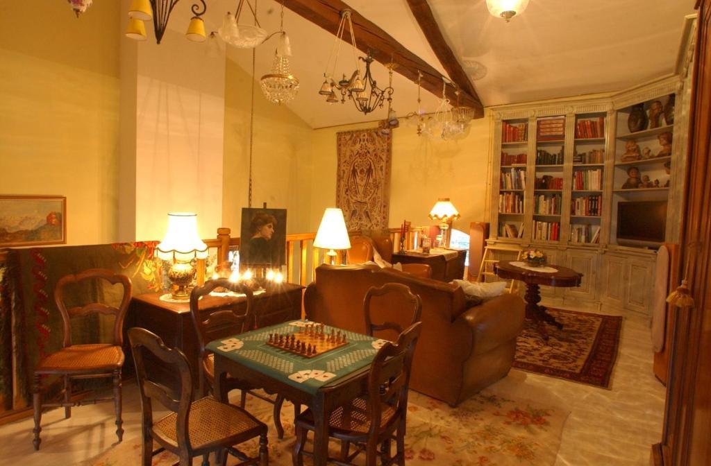 Bed and Breakfast Au Fond De La Cour Veyre-Monton Екстер'єр фото