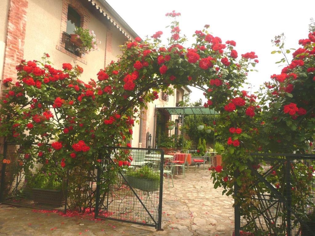 Bed and Breakfast Au Fond De La Cour Veyre-Monton Екстер'єр фото