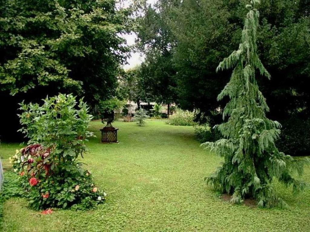 Bed and Breakfast Au Fond De La Cour Veyre-Monton Екстер'єр фото